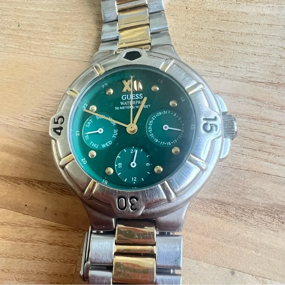 Rare Guess waterpro mens two tone green dial diver sport watch NEW BATTERY